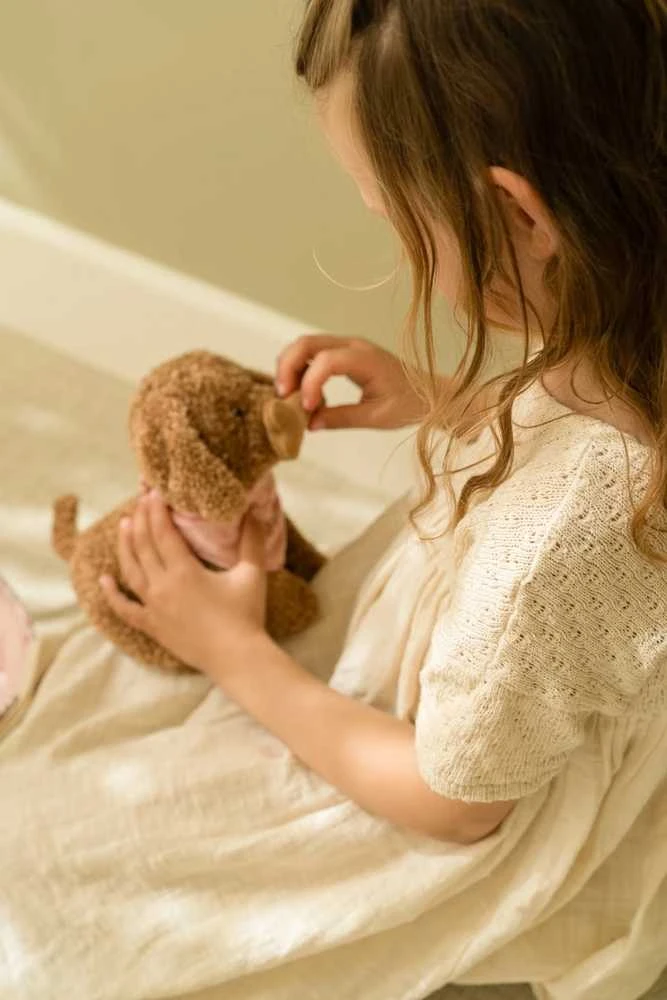 Little Dutch pliušinis šuniukas krepšyje – Džekis