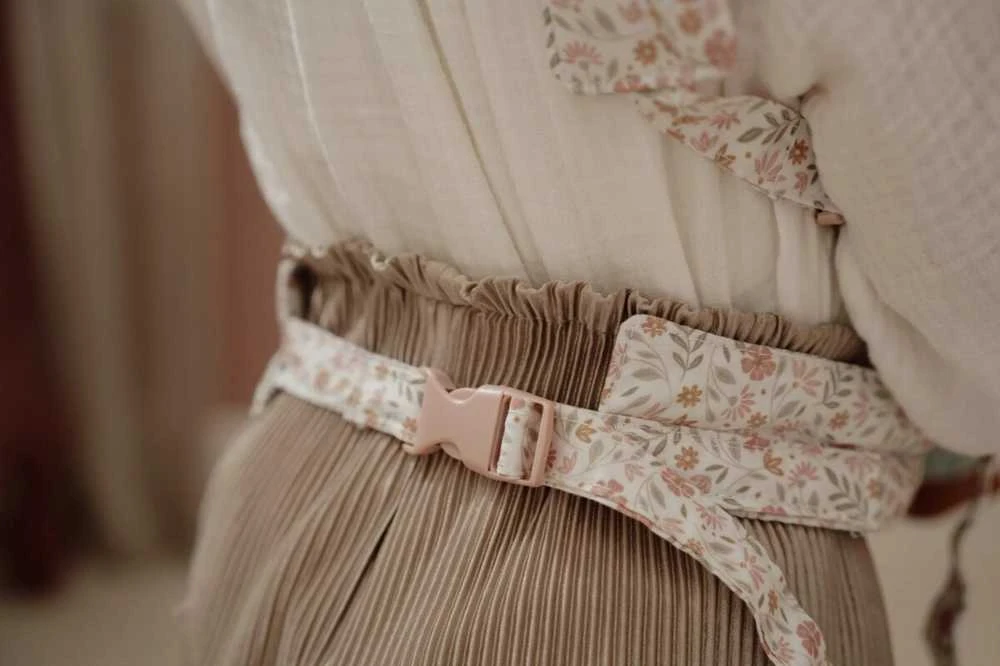 „Little Dutch“ lėlių nešioklė su minkštomis gėlėmis
