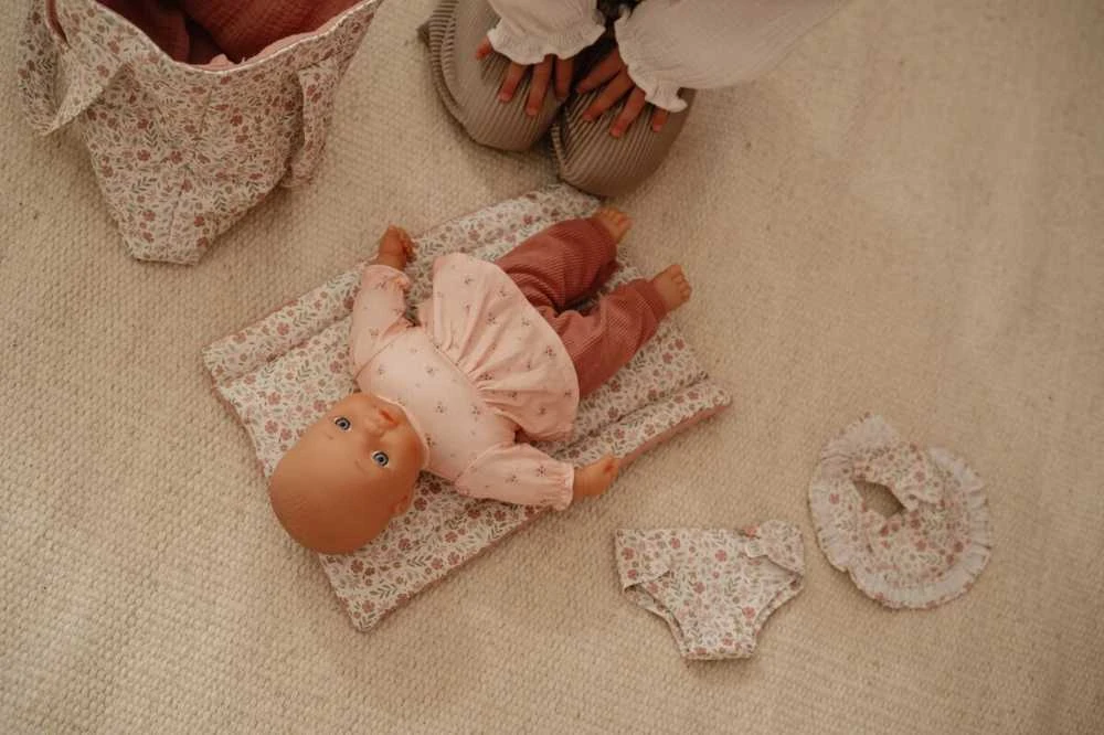 „Little Dutch“ lėlių vystymo krepšys su minkštomis gėlėmis
