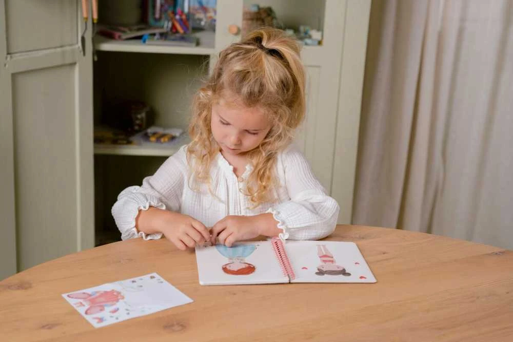 Little Dutch Lipdukų knygelė Aprenk mane Rosa ir draugai