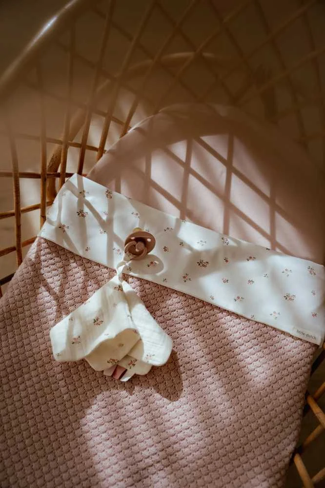 Little Dutch Fitted cot sheet ´Pure Blossom´ 70 x 140/150 cm