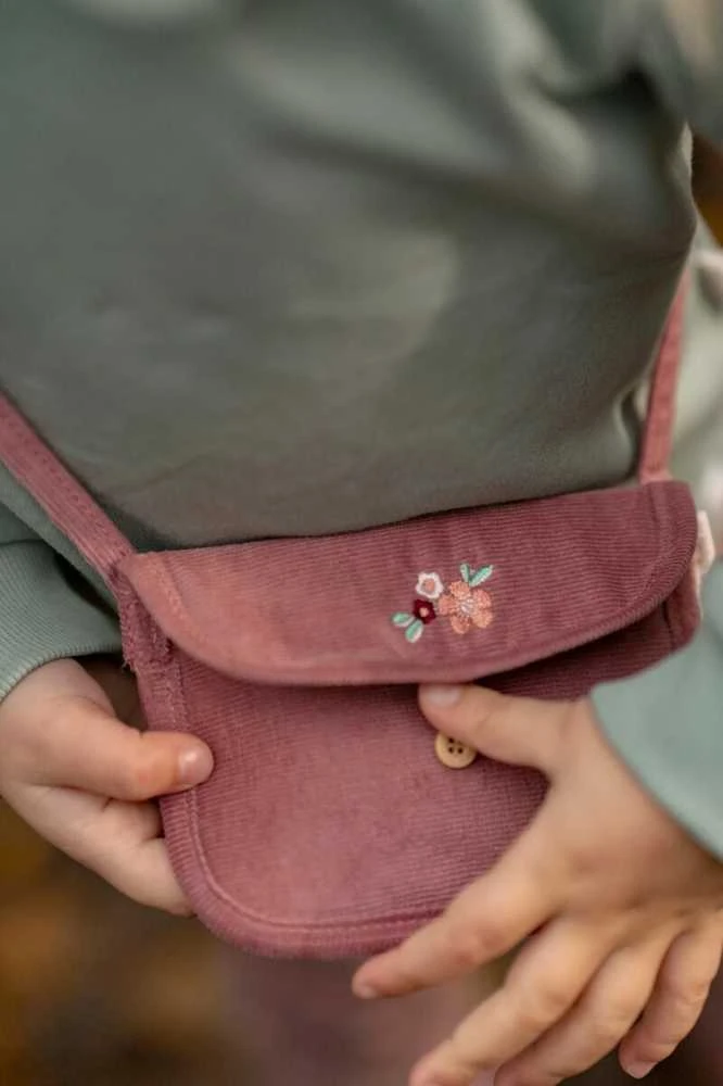 Rožinis velvetinis rankinukas su gėlių siuvinėjimu