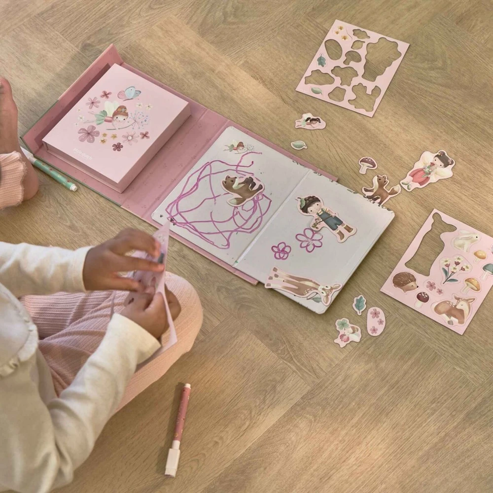 Dėlionė Little Dutch ROSA Mažojo Dutcho magnetų ir piešimo rinkinys „Rožių ir fėjų sodas“