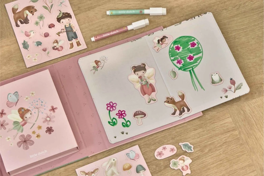 Dėlionė Little Dutch ROSA Mažojo Dutcho magnetų ir piešimo rinkinys „Rožių ir fėjų sodas“