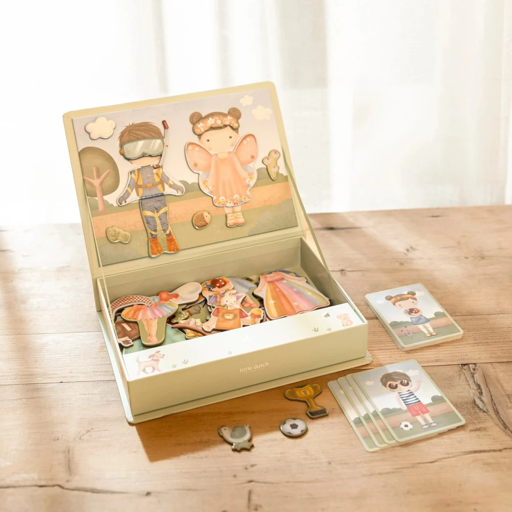 Little Dutch Magnetic Play Board ´Dress ­Up Jim &amp; Rosa´ FSC