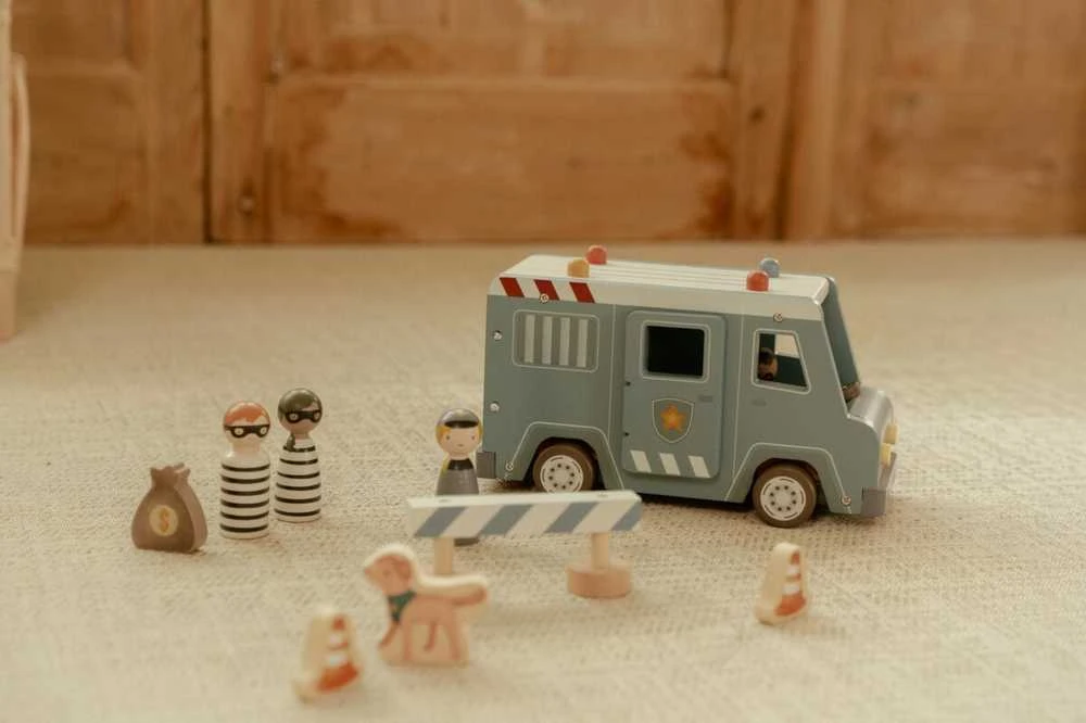 Little Dutch medinis policijos automobilis