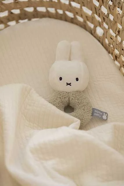 Miffy pliušinis barškutis žaliu pagrindu