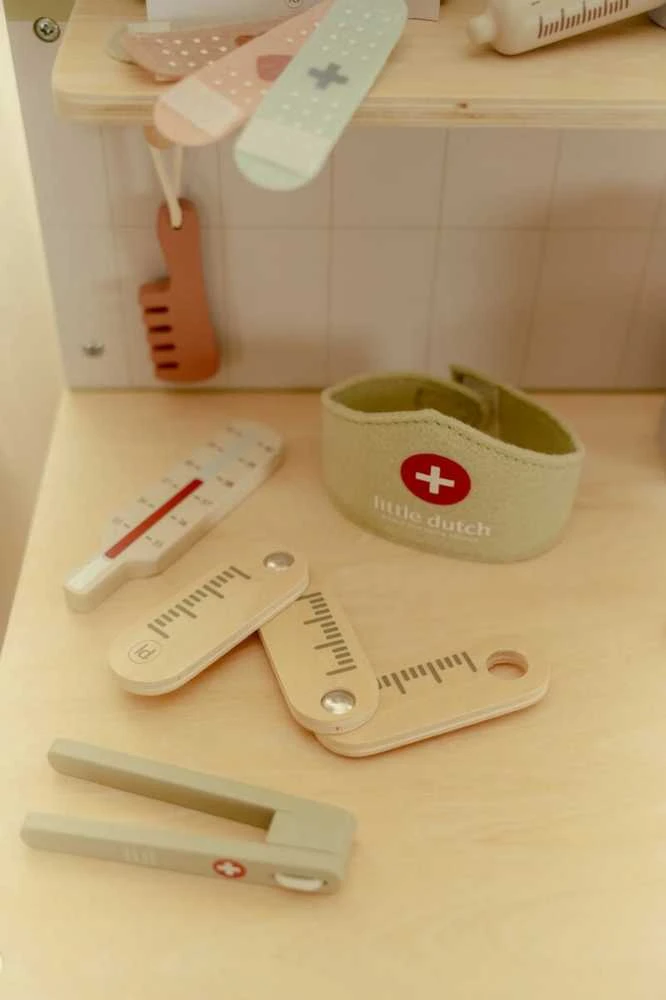 Little Dutch Veterinarijos gydykla medinė