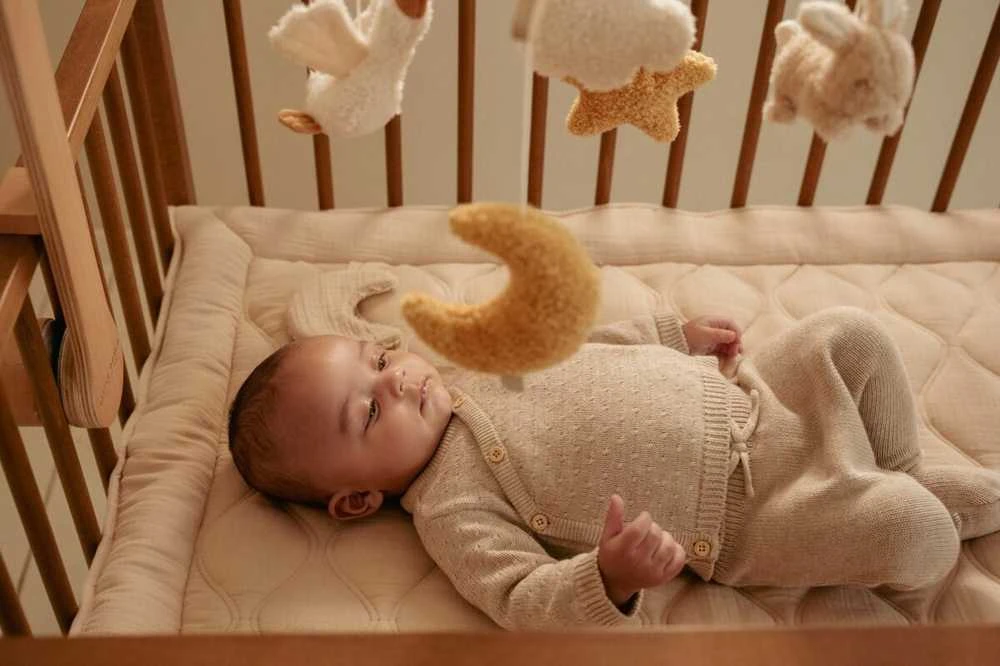 Little Dutch Medinė muzikinė karuselė ´Newborn Naturals´