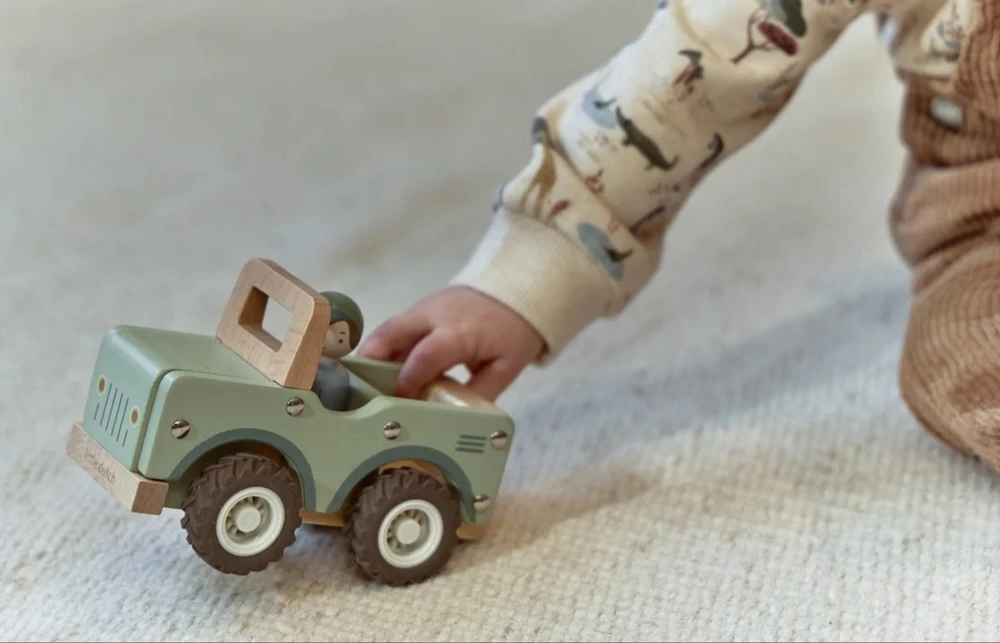 Little Dutch - drewniany samochodzik | Safari Friends FSC