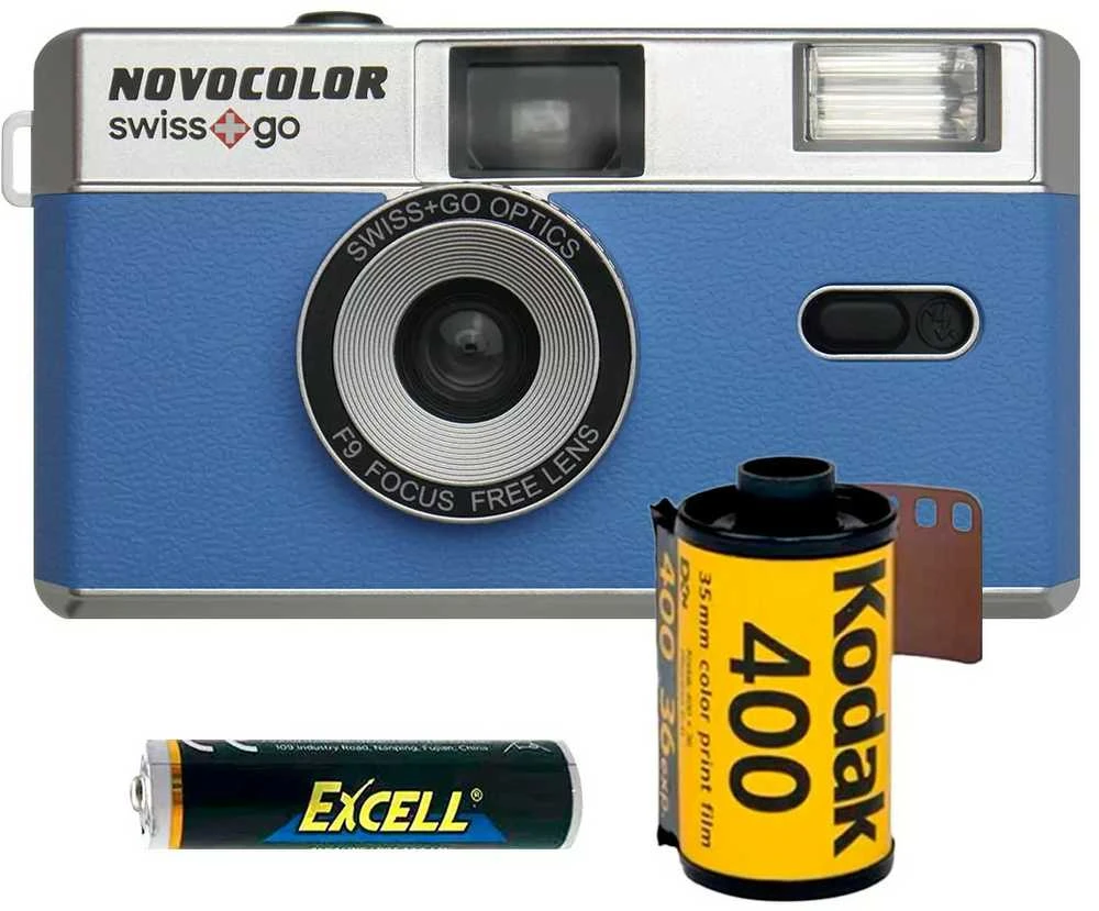 Mėlyna „Novocolor Swiss+Go“ 35 mm analoginė kamera Mėlyna (su juostele, dėklu ir baterija)