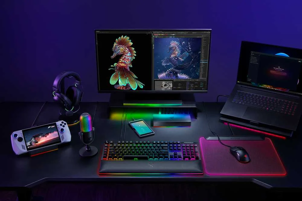 „Razer“ darbalaukio RGB dokas keliems įrenginiams ir ekranams | „Thunderbolt 5“ dokas