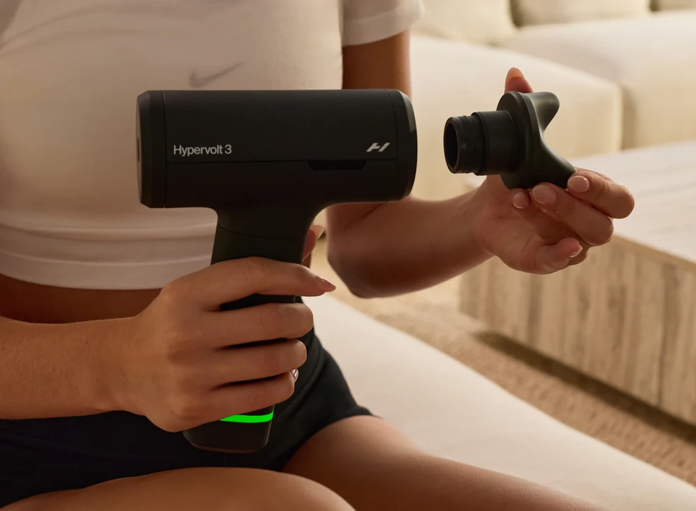 Hyperice Hypervolt 3 perkusinis masažinis pistoletas, juodos spalvos