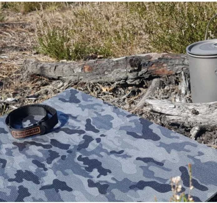 Palapinsiaustė Bushmen RADICAL Alu dark camo ultralight šilumą atspindinti izoliacija