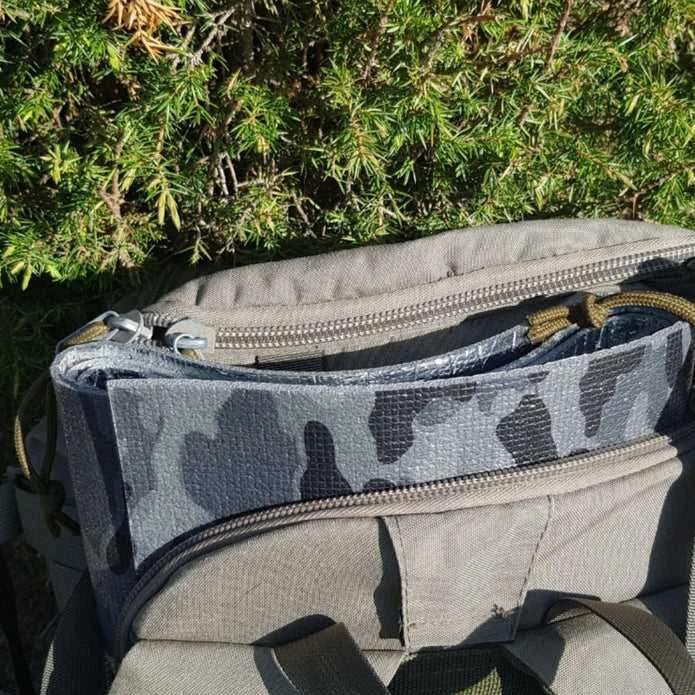 Palapinsiaustė Bushmen RADICAL Alu dark camo ultralight šilumą atspindinti izoliacija
