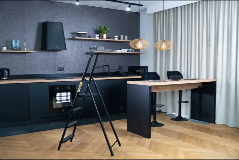 DRABEST HOME plieninės kopėčios, 4 pakopų, 125 kg ,juoda spalva