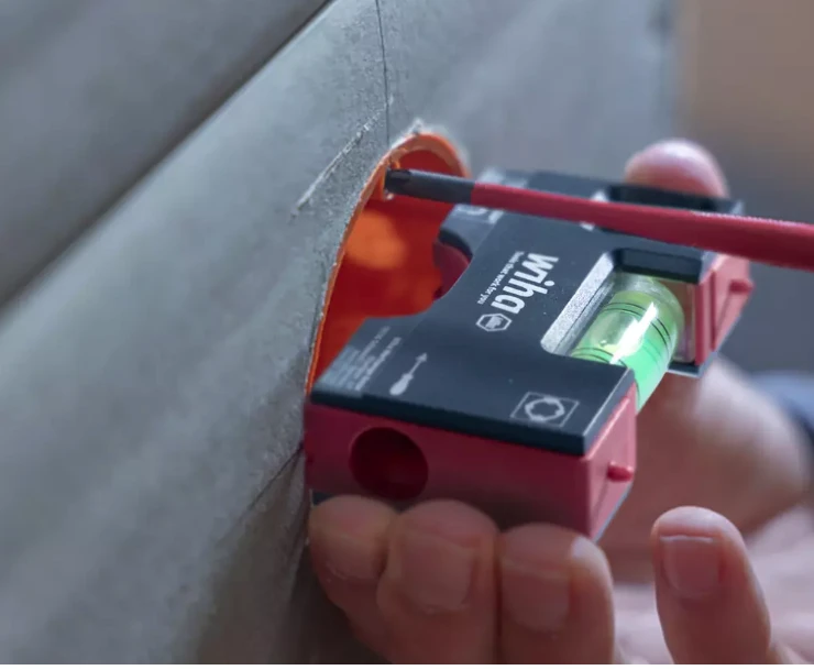 WIHA Mini gulsčiukas rozetėms, 8 cm, su magnetu