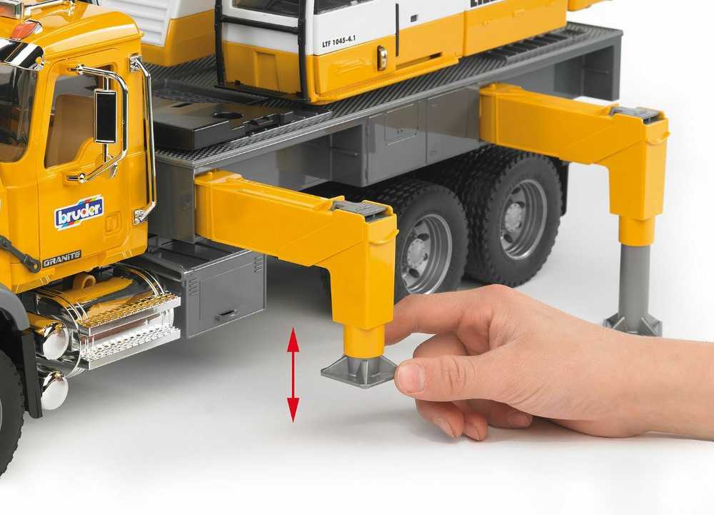 BRUDER didelis kranas su strėle MACK Granite Liebherr 02818