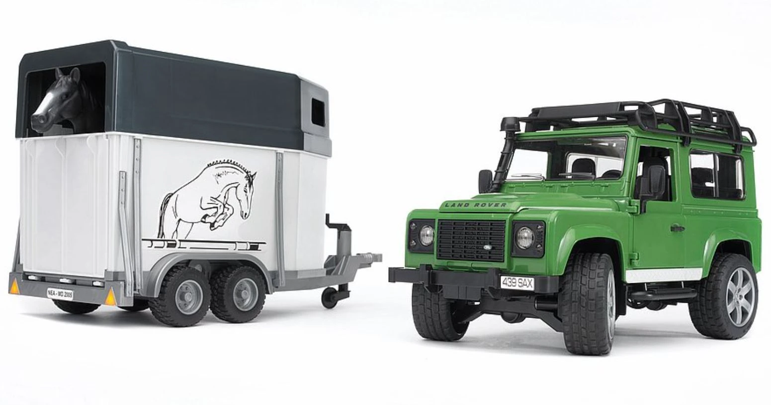 BRUDER džipas Land Rover su arklių priekaba 02592 aprašymas - Prekės nuotrauka