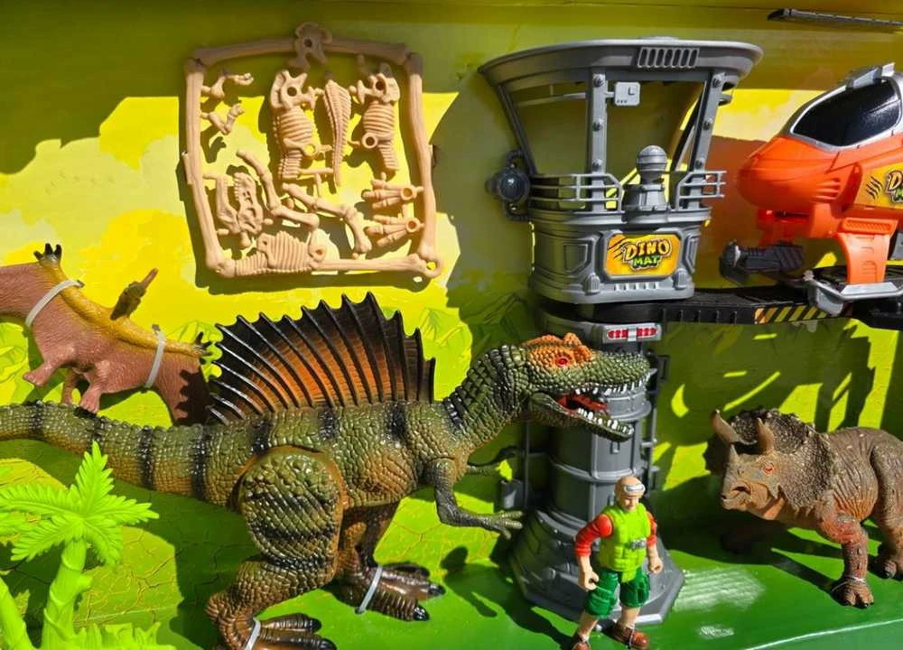 Didelis dinozaurų rinkinys su stebėjimo bokštu