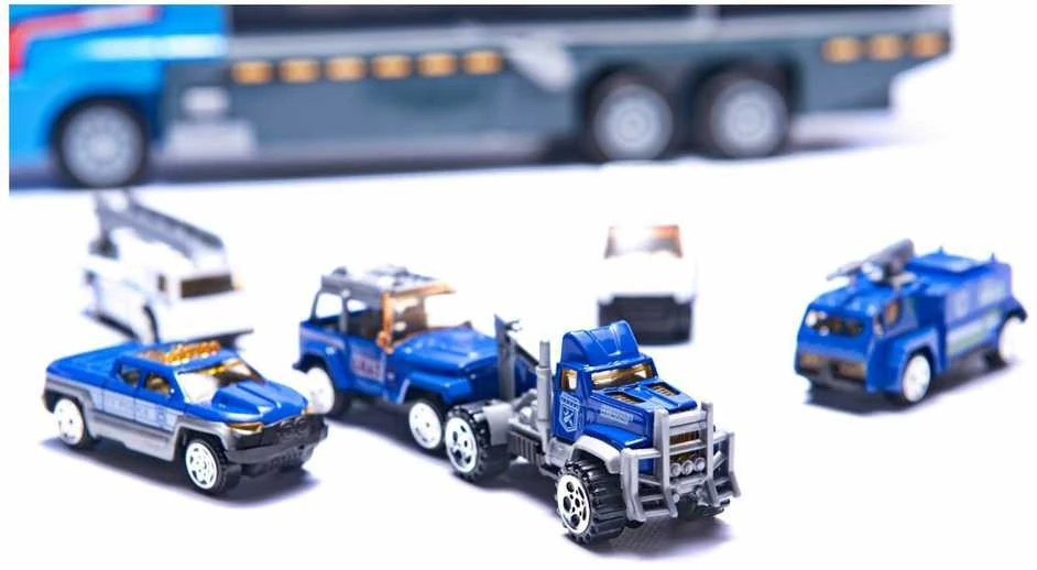 Ikonka Transporterio sunkvežimis TIR paleidimo įrenginys + metaliniai policijos automobiliai