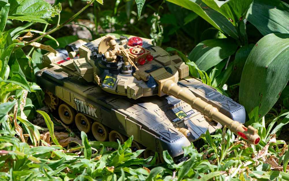 Ikonka RC karo tankas 9993 2,4 GHz dykumos tankas