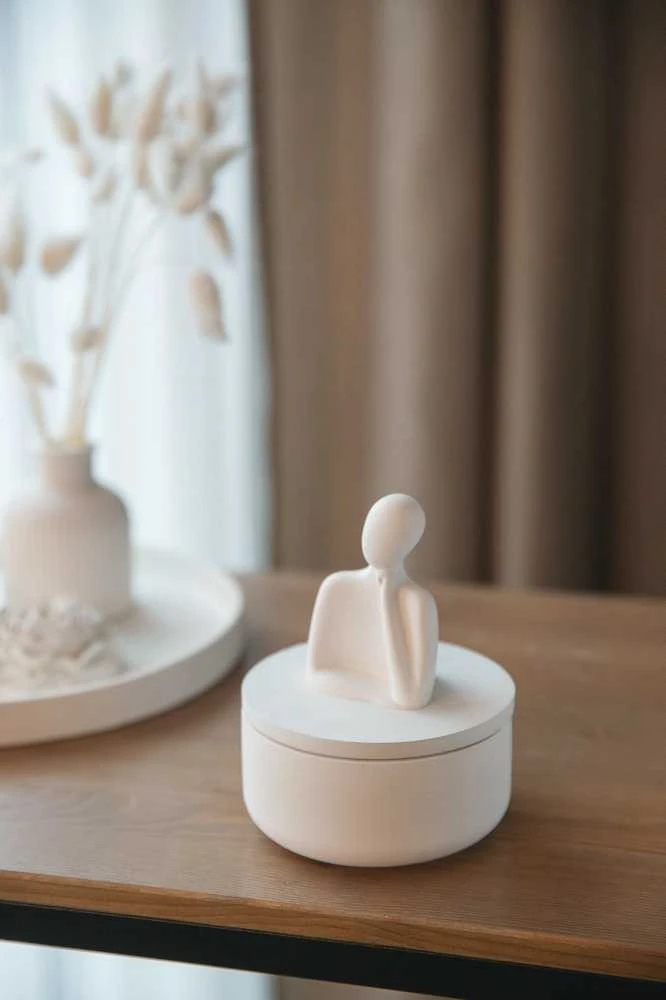 Lukata Elegantiška balto gipso dėžutė – rankų darbo indelis ausų krapštukams ir stilingai vonios organizacijai