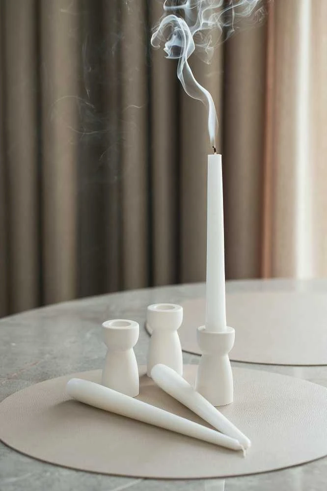 Lukata Elegantiškas trijų žvakių žvakidžių rinkinys – minimalistinis dizainas šiuolaikiniam stalo dekoravimui