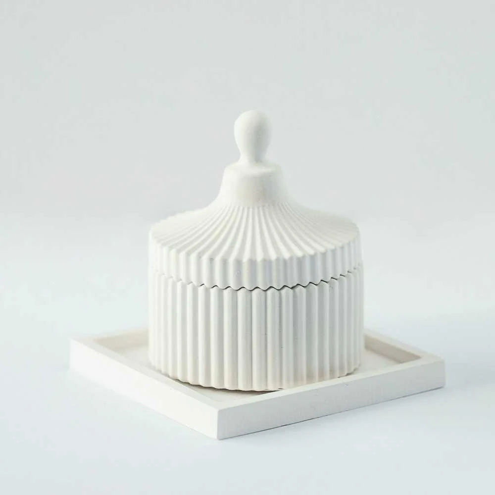 Lukata Kvadratinis gipso padėkliukas – minimalistinė elegancija žvakėms ir namų dekoravimui