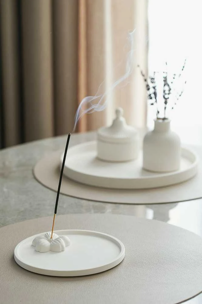 Lukata Modernus minimalistinis smilkalų laikiklis su padėklu – elegantiškas smilkalinė ir pelenų gaudyklė | Tobula dvasinės meditacijos dovana | Namų dekoras
