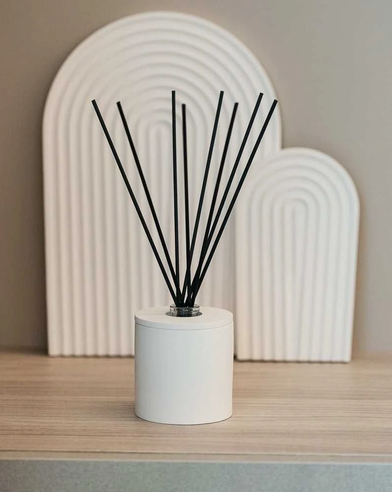 Lukata Namų Kvapas kartu su Elegantišku Baltu Gipso įdėklu namų kvapui - Rankų darbo - 100ml talpos