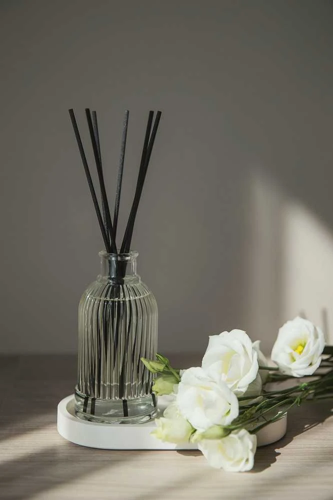 Lukata Namų kvapas su lazdelėmis 200 ml – ilgai išliekantis namų kvapas - Puiki dovana