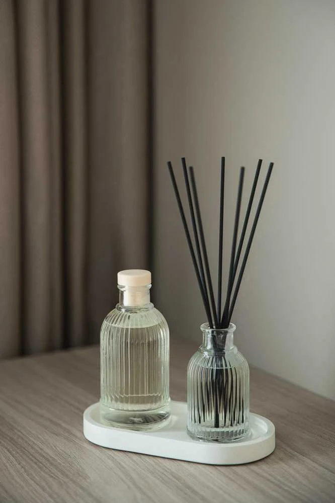 Lukata Namų kvapas su lazdelėmis 90 ml – kompaktiškas ir stilingas dizainas elegantiška dovana