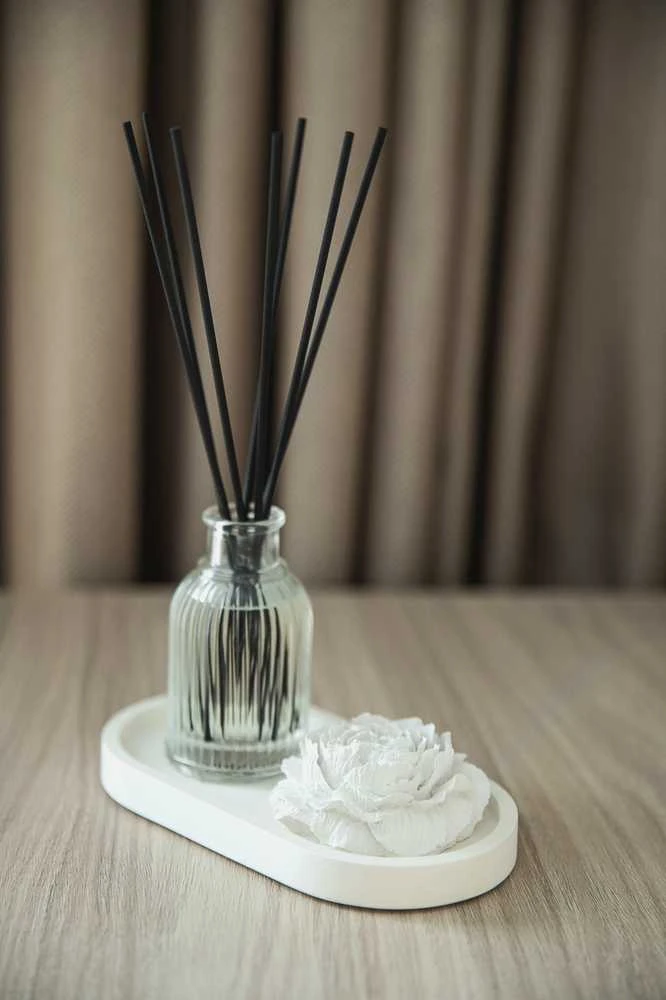 Lukata Namų kvapas su lazdelėmis 90 ml – kompaktiškas ir stilingas dizainas elegantiška dovana