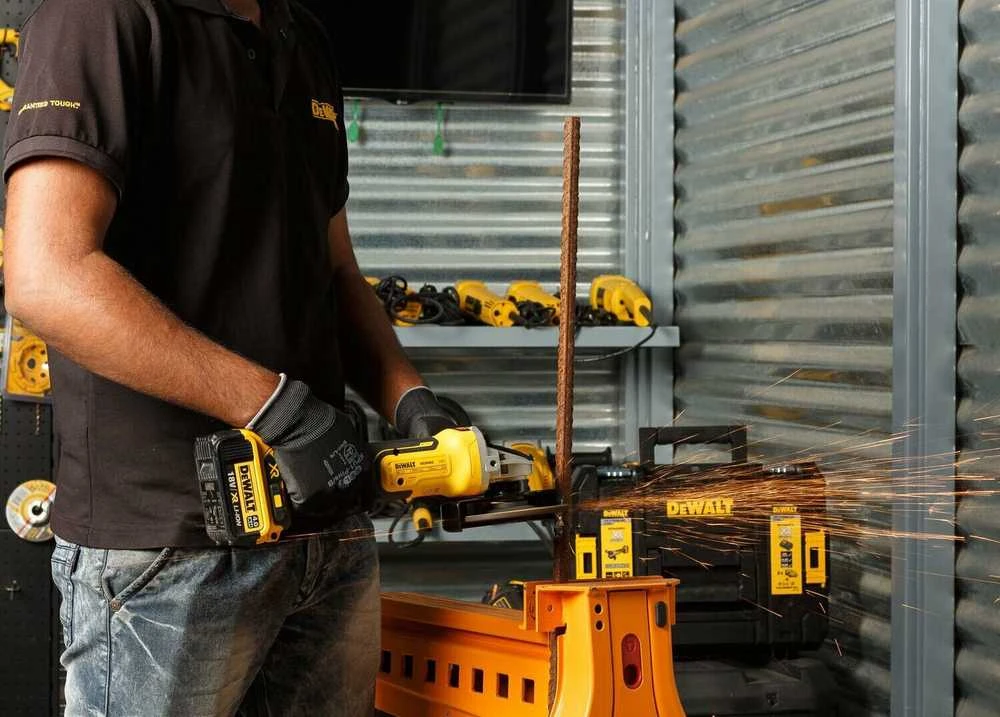 Dewalt Kampinis šlifuoklis DCG405P3-QW