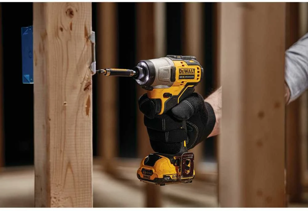 DEWALT POVEIKIO VAIRUOTOJAS 12V 163Nm 2x2.0Ah DCF801D2