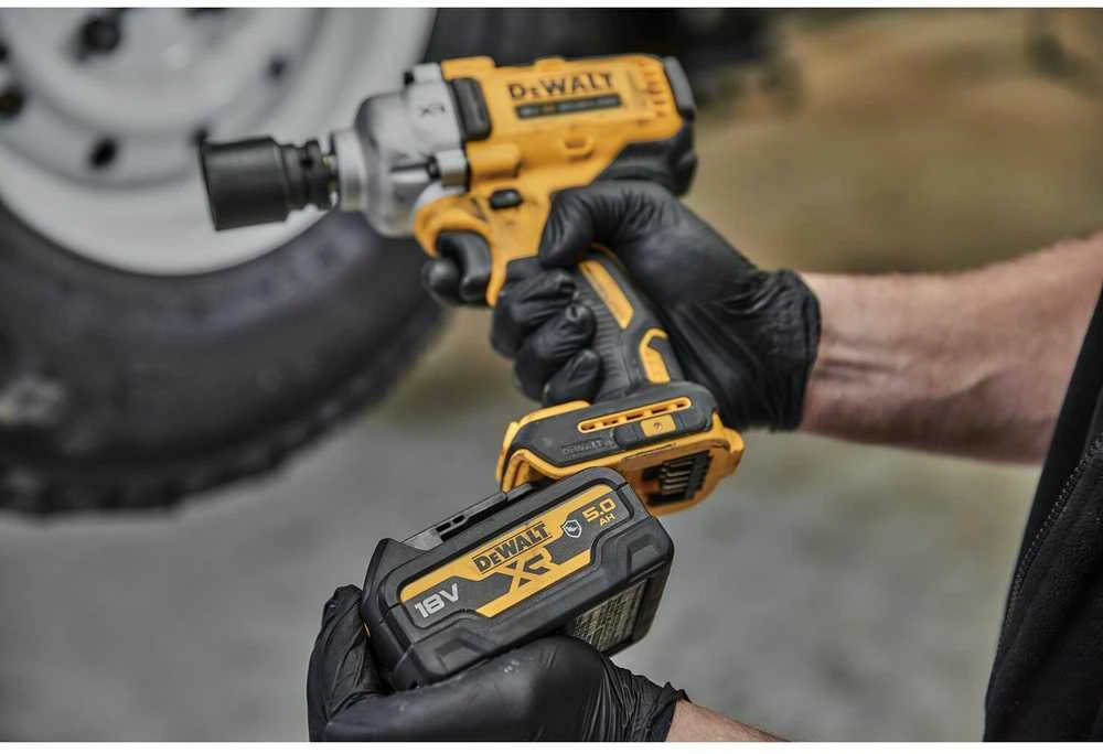 Grąžtas Akumuliatorinis veržliasukis Dewalt DCF891NT-XJ, 18 V