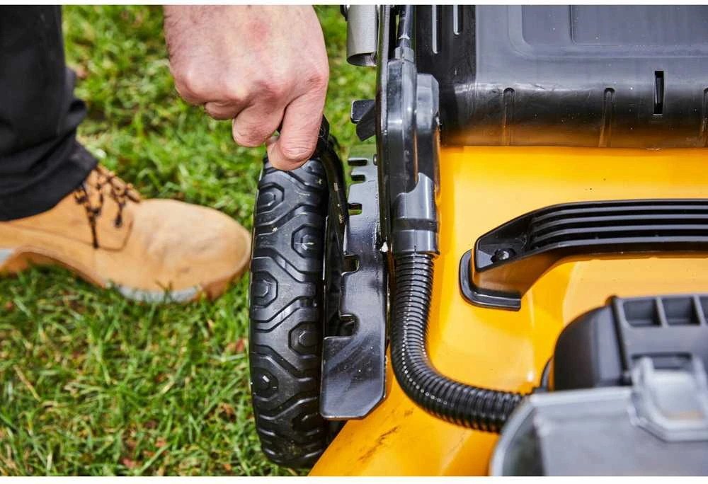 Akumuliatorinė vejapjovė DeWalt DCMW564P2; 2x18 V; 2x5,0 Ah akum.