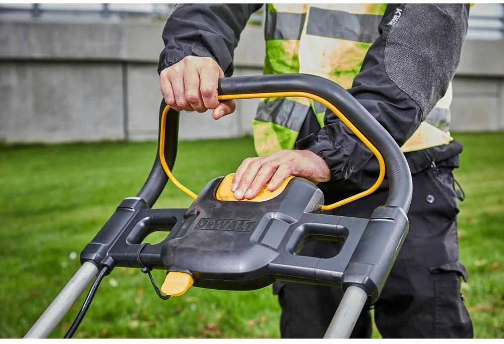 Akumuliatorinė vejapjovė DeWalt DCMW564P2; 2x18 V; 2x5,0 Ah akum.