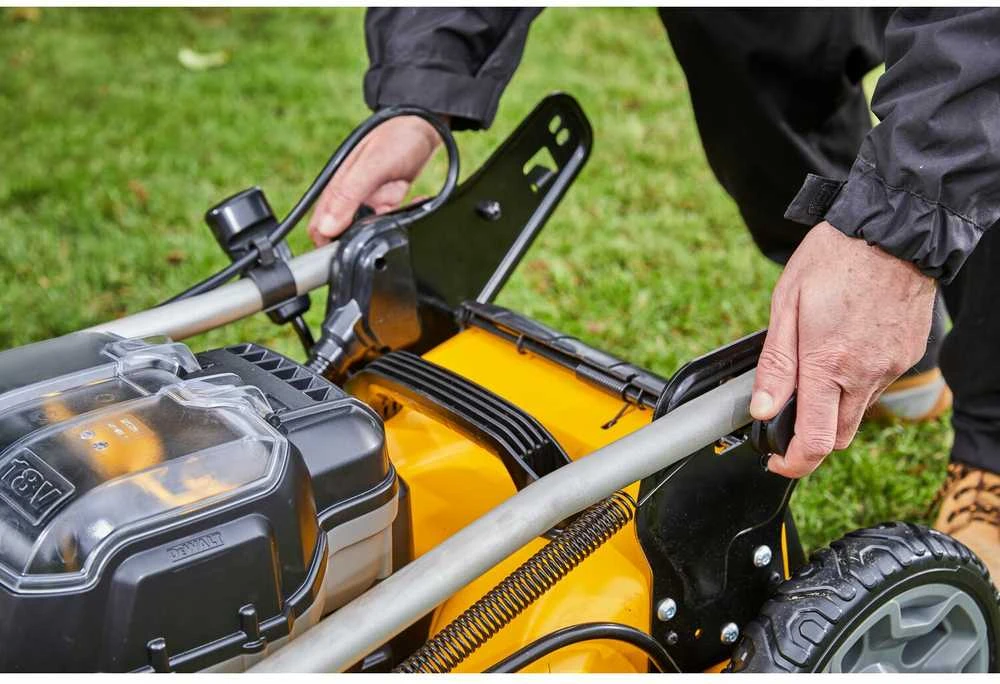 Akumuliatorinė vejapjovė DeWalt DCMW564P2; 2x18 V; 2x5,0 Ah akum.