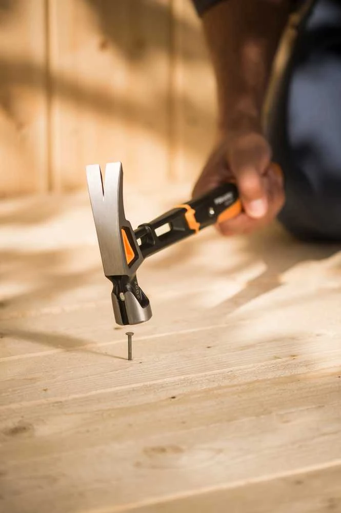 FISKARS Plaktukas universalus su viniatraukiu L