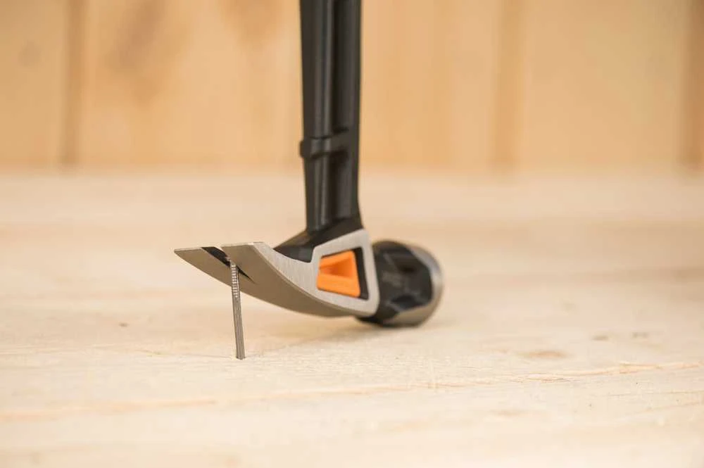FISKARS Plaktukas universalus su viniatraukiu L