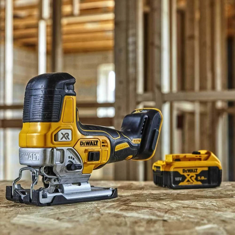Akumuliatorinis siaurapjūklis DeWalt DCS335N-XJ (be akumuliatoriaus ir įkroviklio)