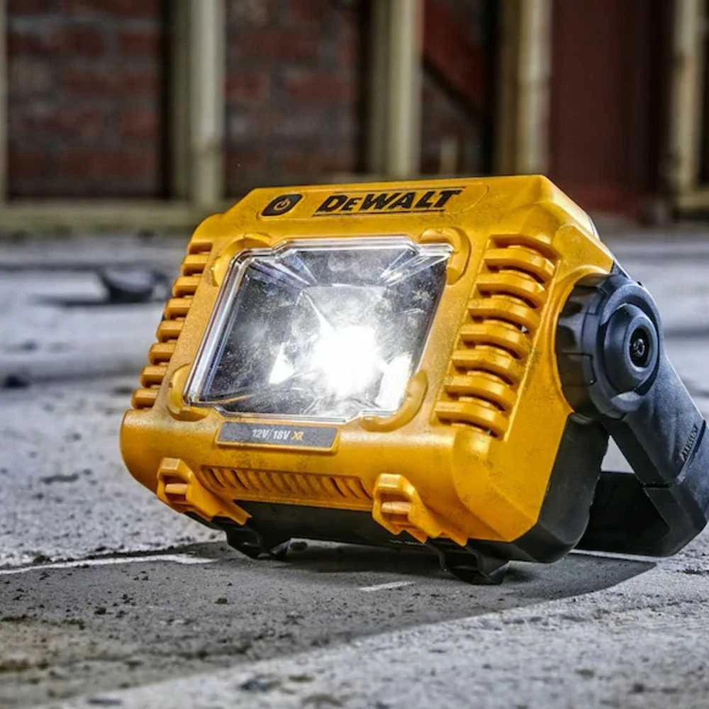 Akumuliatorinis prožektorius DeWalt DCL077-XJ; 12 V/18 V (be akumuliatoriaus ir pakrovėjo)