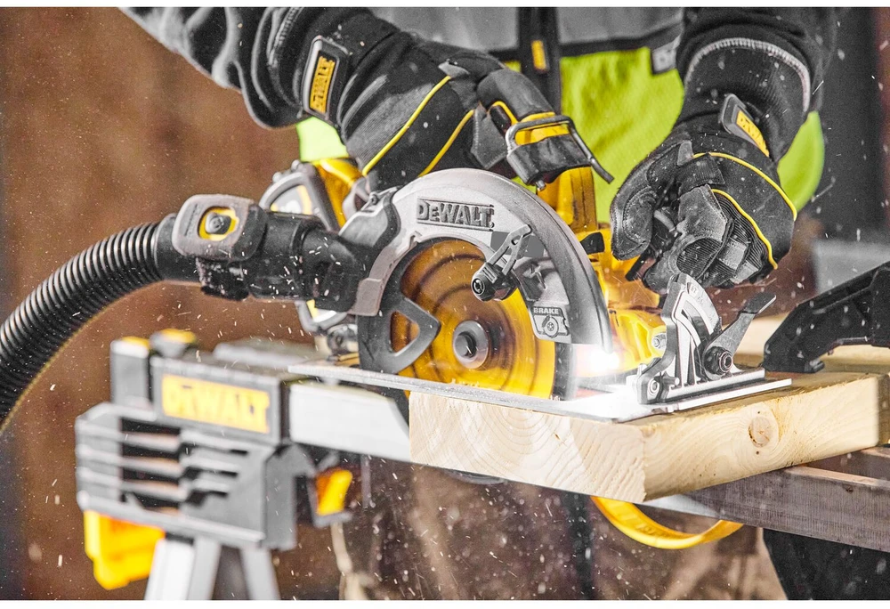 DeWalt akumuliatorinis diskinis pjūklas DCS573NT, 190mm, TSTAK lagaminas be akumuliatoriaus ir kroviklio