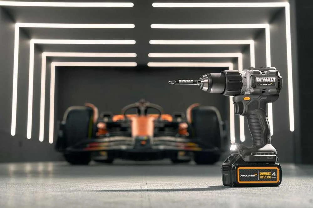 Dewalt 18V XR hammer drill-driver 2x4Ah McLaren
