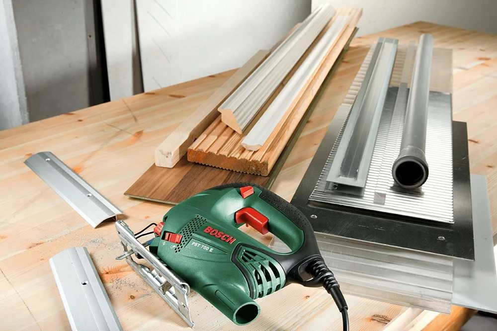 Siaurapjūklis Bosch PST 700 E Compact