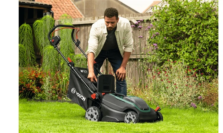 BOSCH  akumuliatorinė vejapjovė ROTAK18V2-43, 2x18V, 2x4,0 Ah