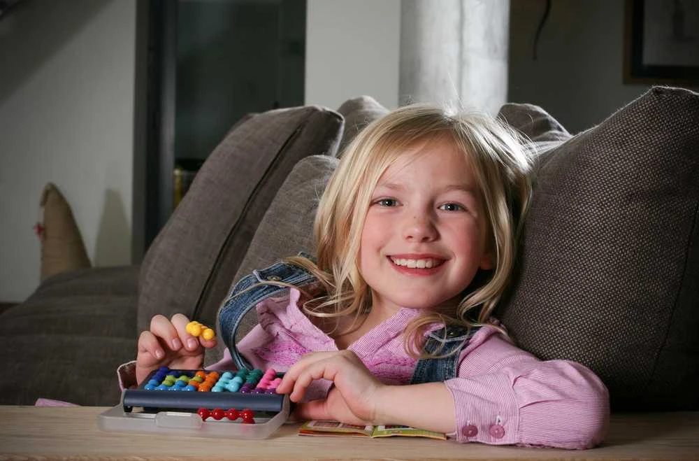 Stalo žaidimas BRAIN GAMES Smart Games IQ fit