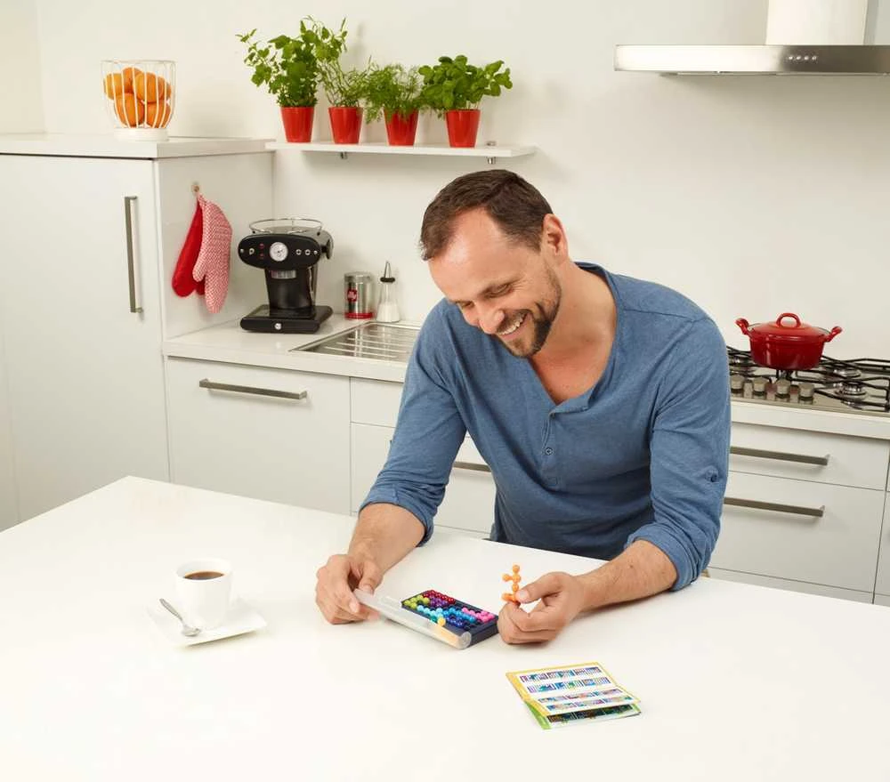 Stalo žaidimas BRAIN GAMES Smart Games IQ fit